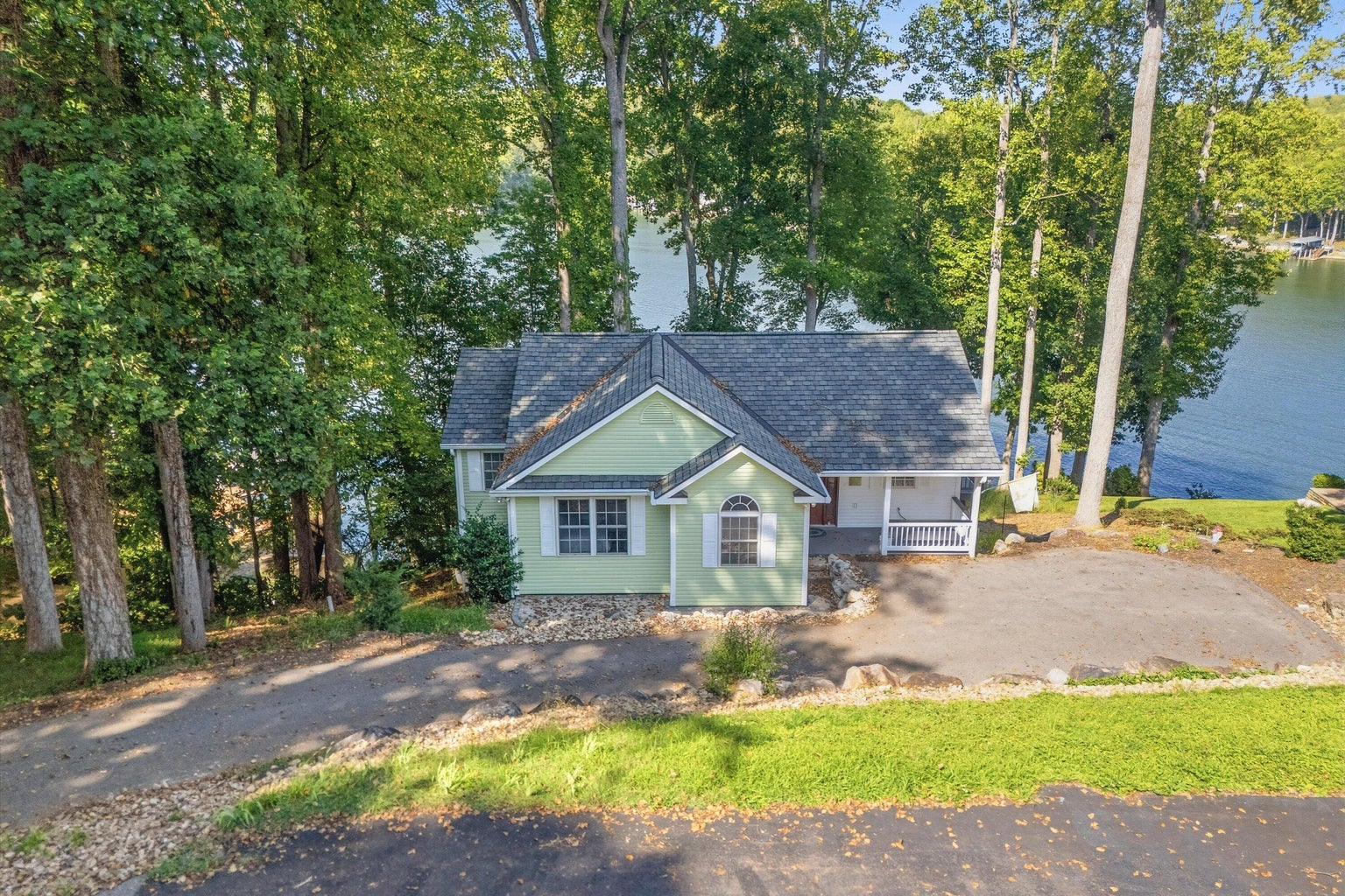 Aerial view of 860 Long Island Drive on Smith Mountain Lake