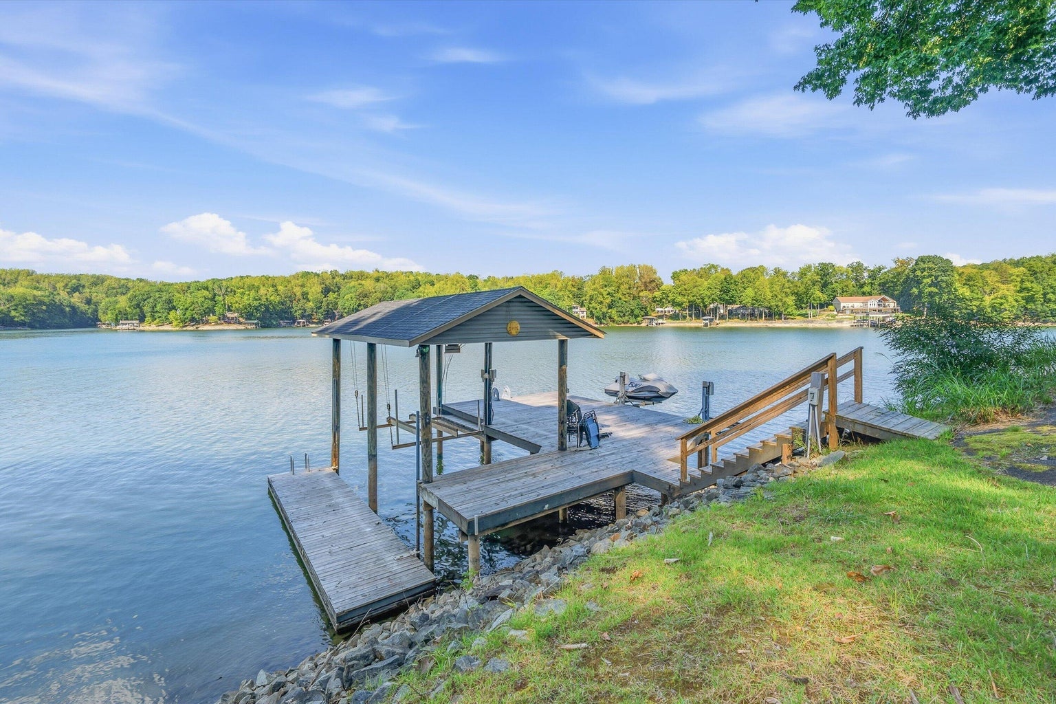 Exterior view at 860 Long Island Drive